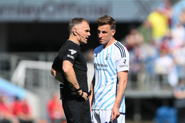 利亚在这股 利亚在这股