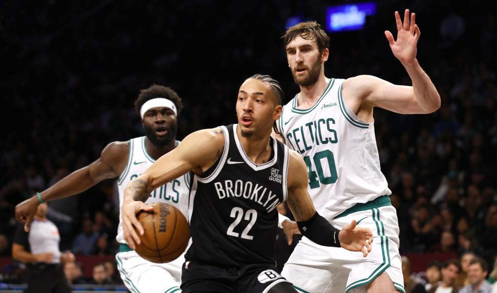 限于绿茵场 限于绿茵场